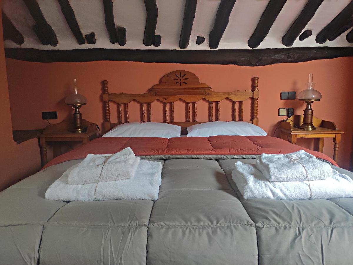 Posada De Candelario Exterior photo