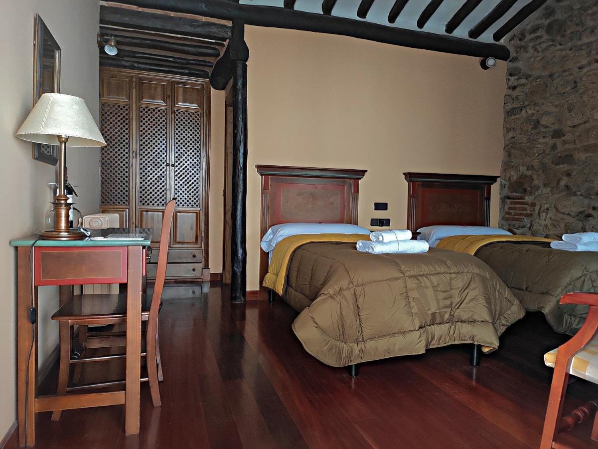 Posada De Candelario Exterior photo